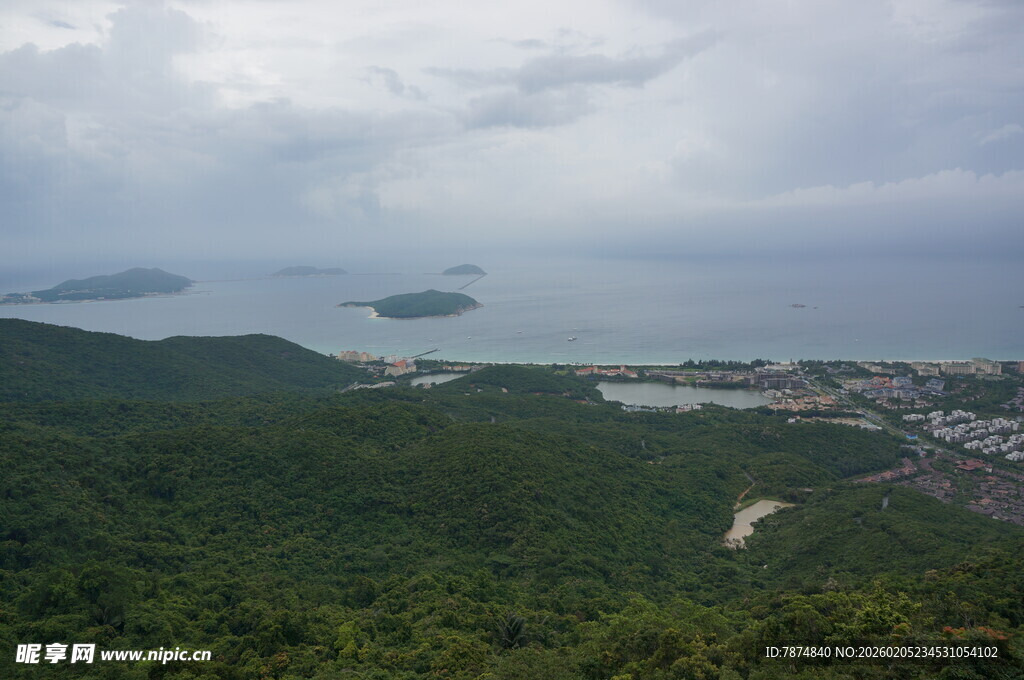 三亚俯瞰山海相依的美丽景致