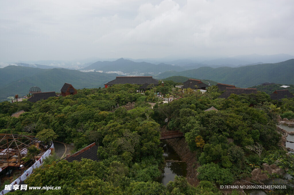 三亚山峦葱郁的自然风光