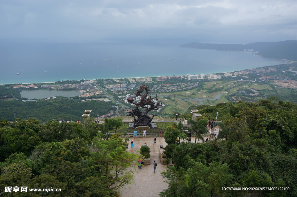 三亚山顶巨像俯瞰山海美景