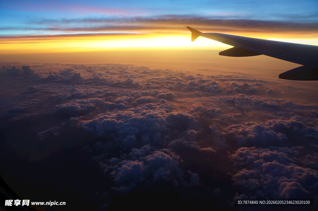 三亚高空之上的壮丽云海景观