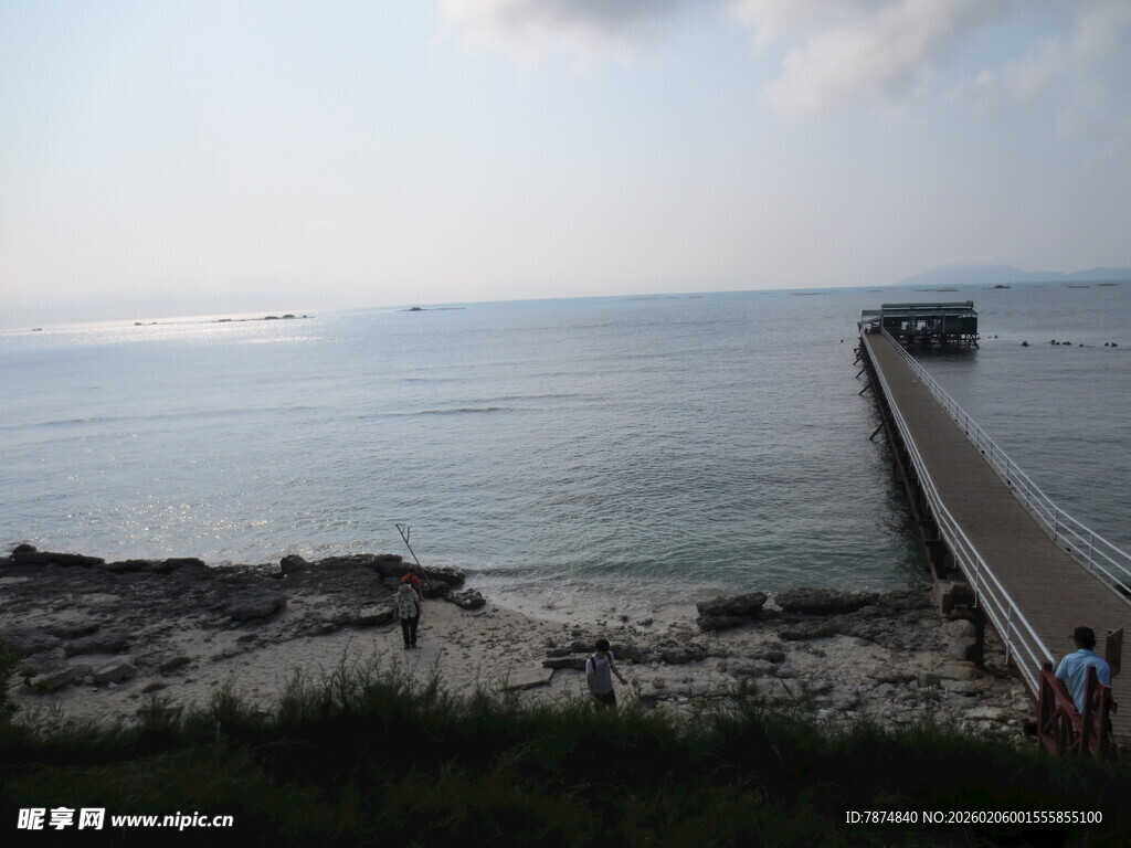 三亚海边长堤风景