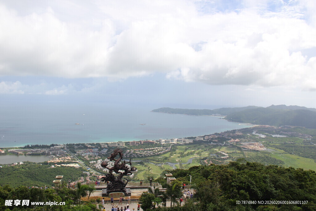 三亚山顶俯瞰山海美景