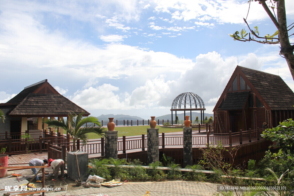 三亚海滨木屋景观