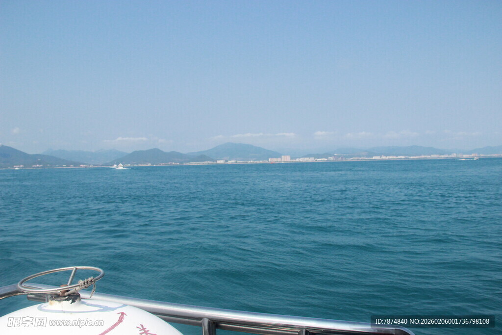 三亚海上航行风景
