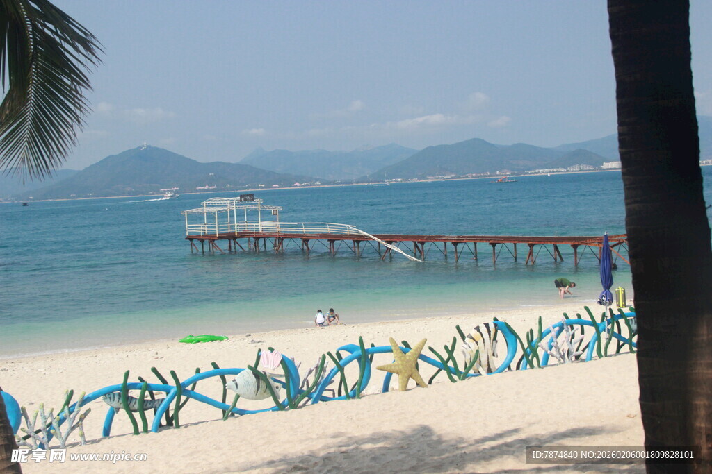 三亚美丽海滨沙滩风景
