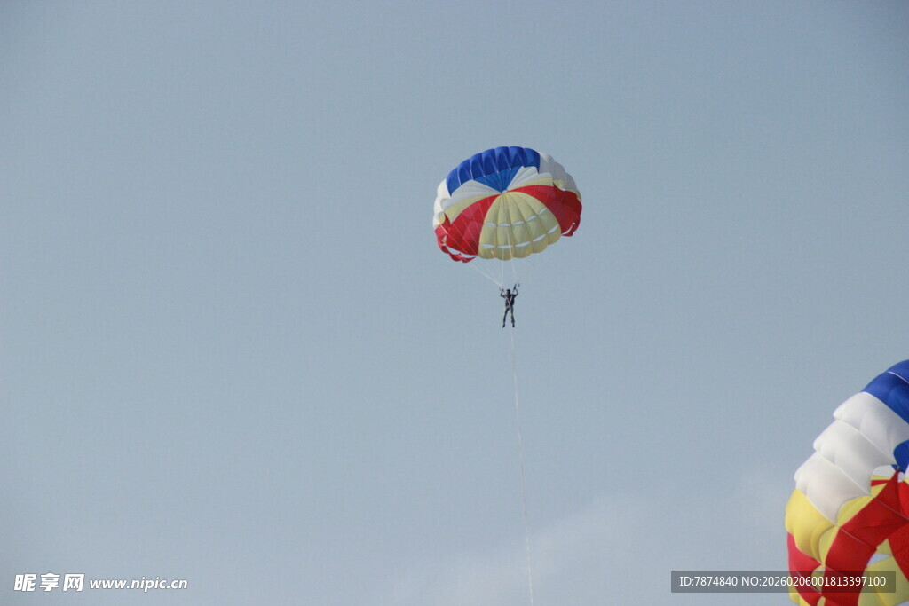 三亚空中多彩降落伞