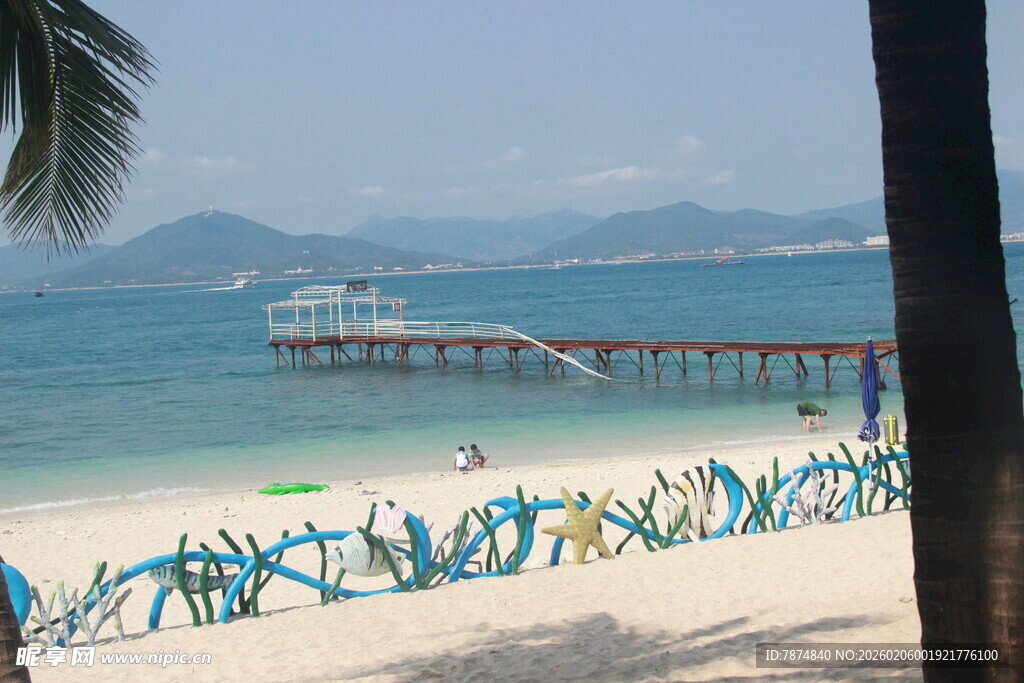 三亚美丽海滨沙滩风景
