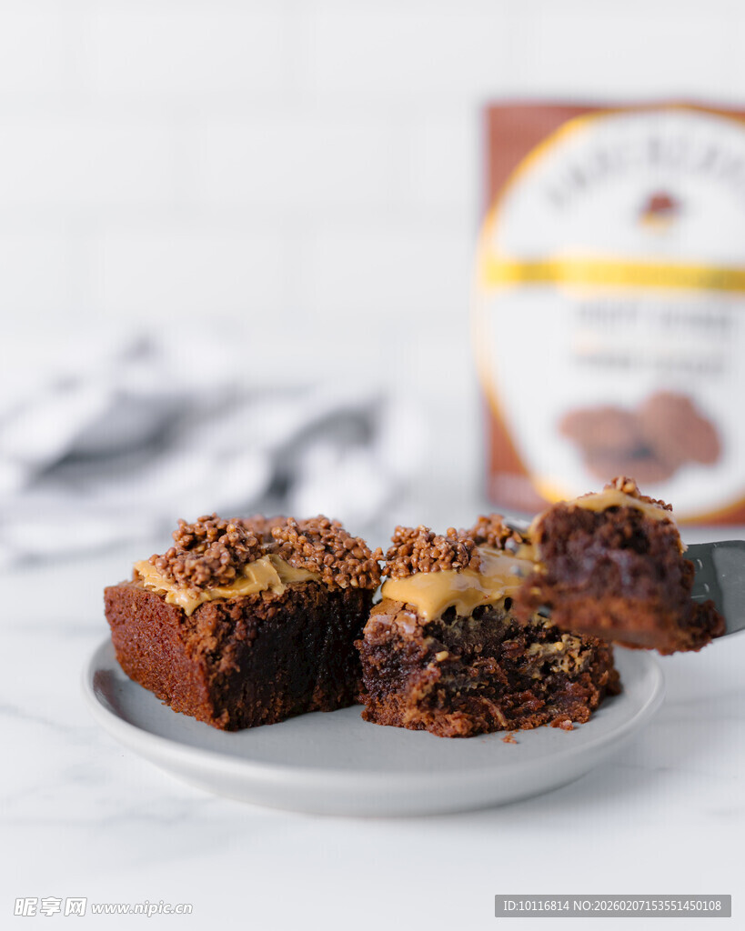 坚果巧克力蛋糕