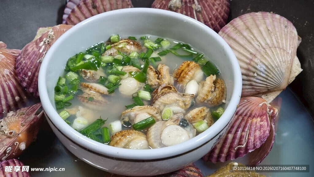 扇贝花蛤海鲜汤