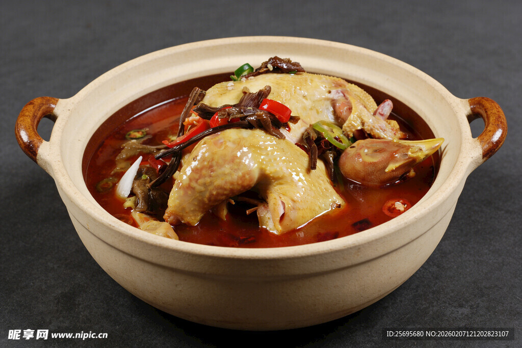 砂锅炖鸡