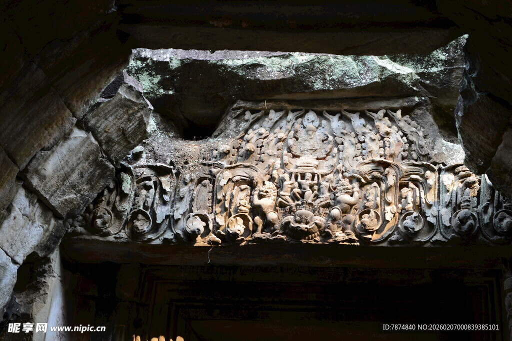 古老石窟雕刻艺术景观