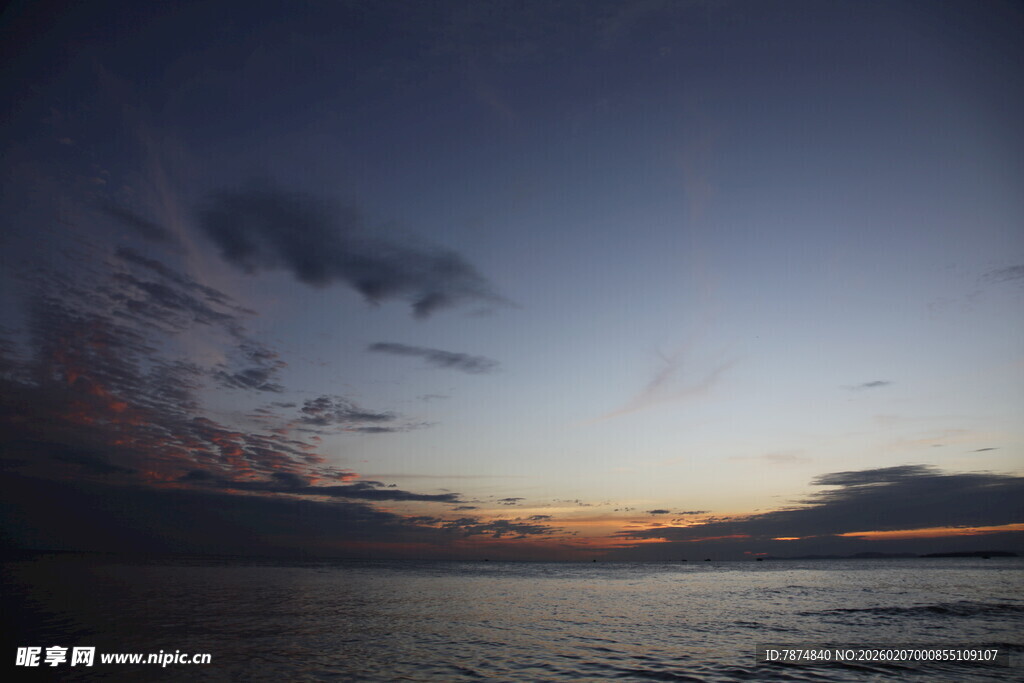 海边黄昏时分天空美景