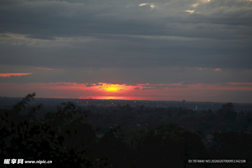日落时分的天际美景