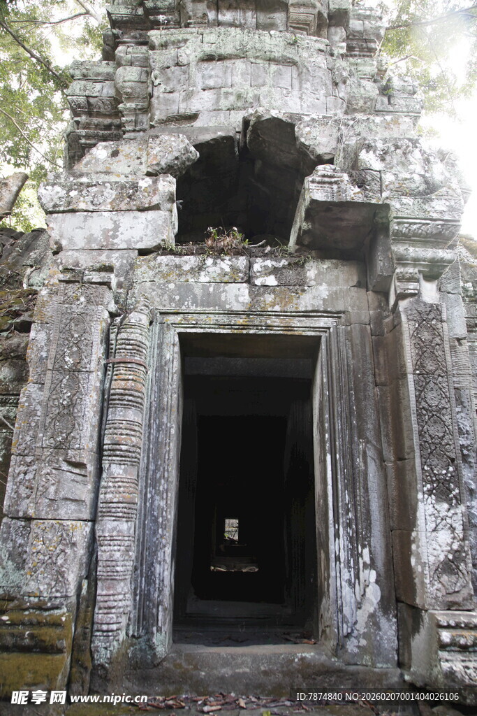 古老神秘的寺庙入口