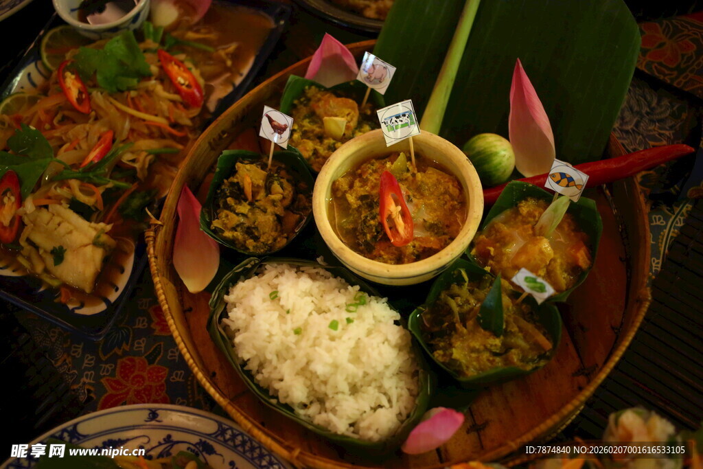丰盛东南亚风味美食拼盘