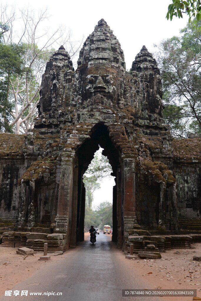 吴哥窟古老石门景观