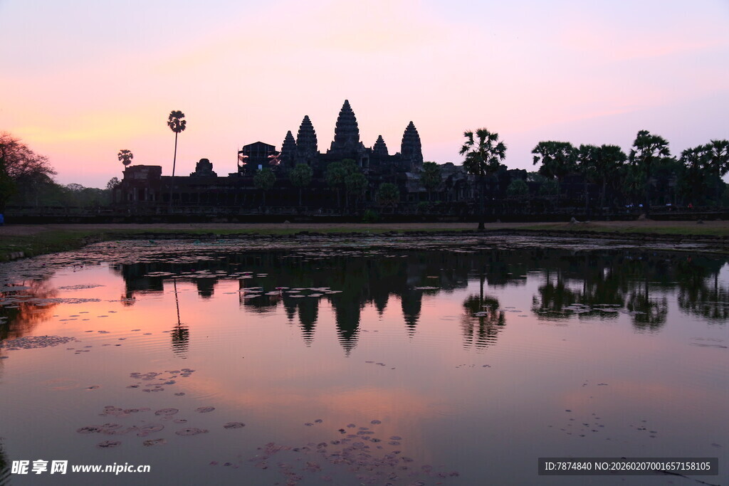 吴哥窟日落倒影美景