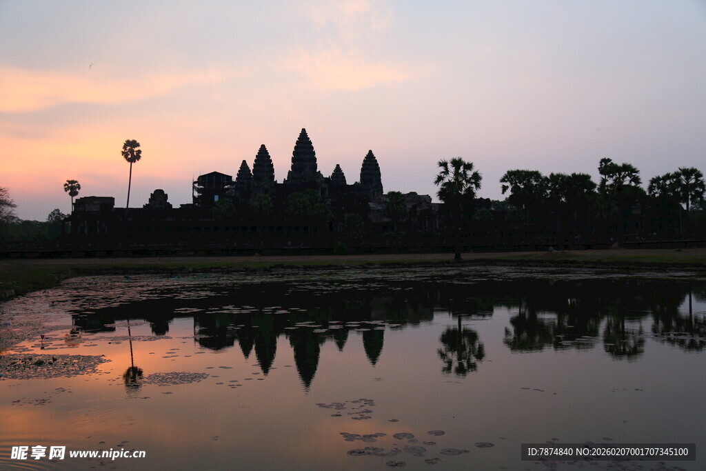 吴哥窟日落倒影美景