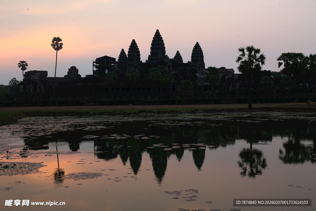 吴哥窟日落倒影美景