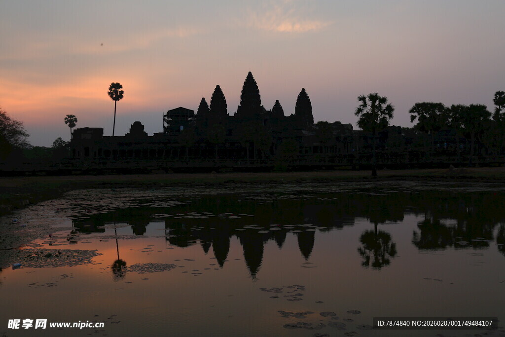 吴哥窟日出倒影美景