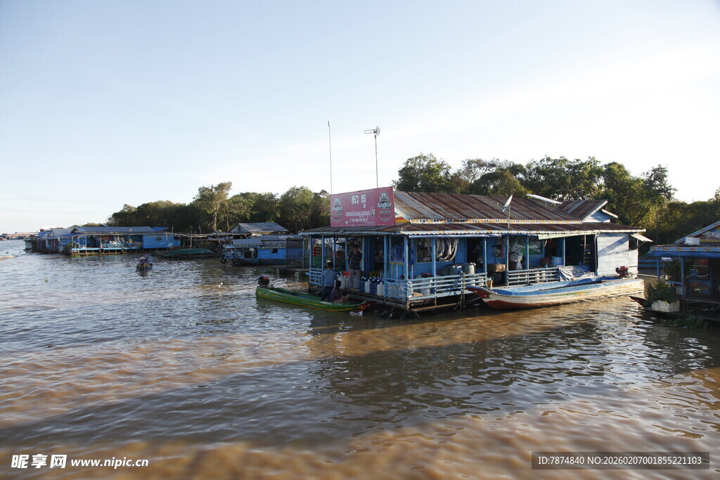 水上人家的独特船只景观