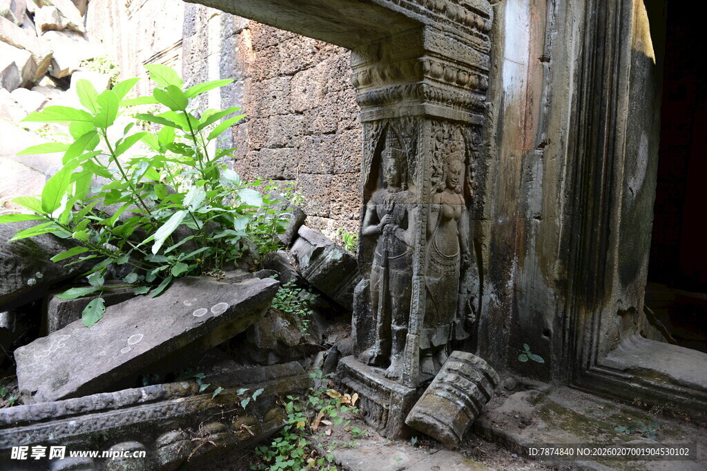 古老寺庙遗迹中的雕刻细节