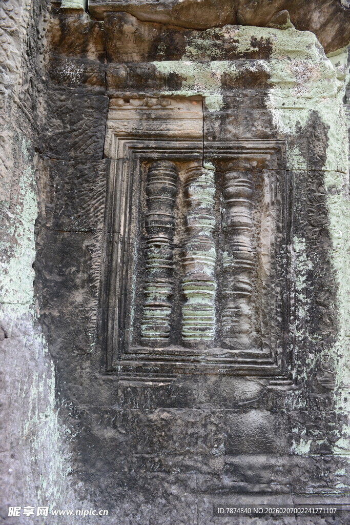 古老石壁上的精美雕刻