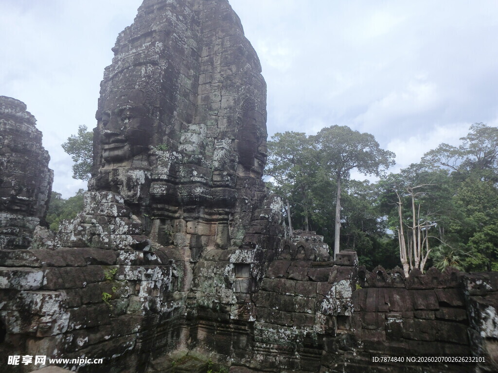 吴哥窟古老石像景观