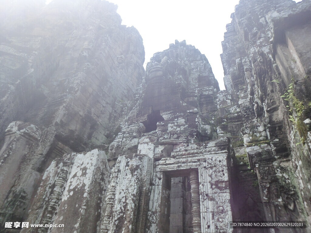 吴哥窟古老石像与建筑