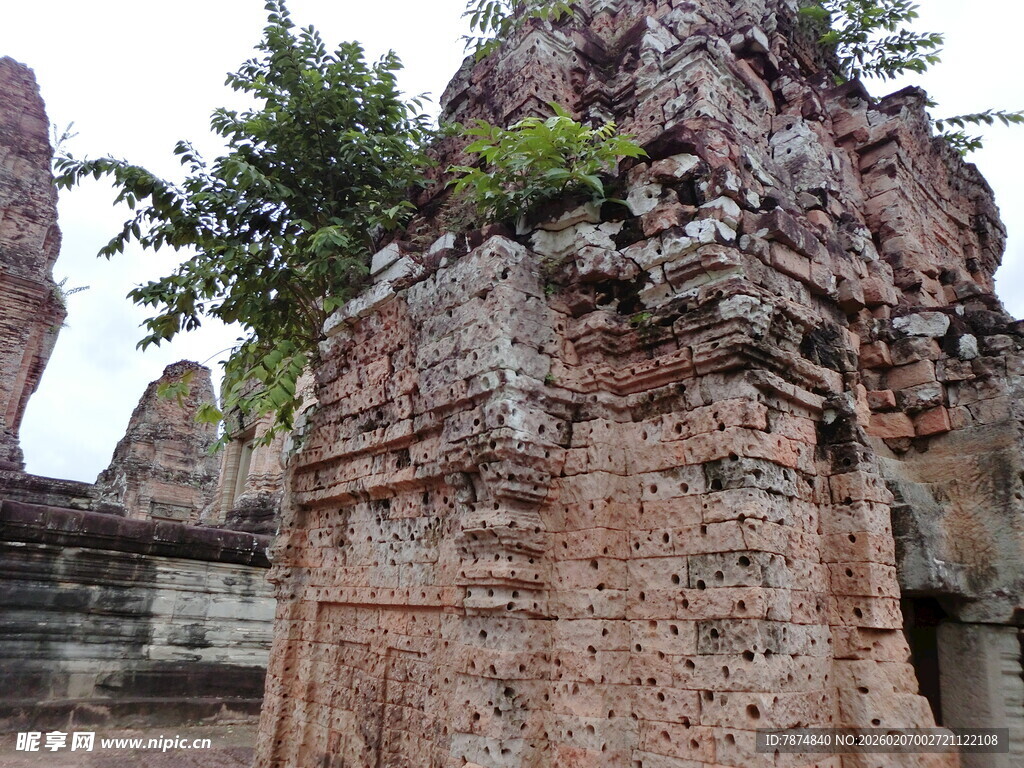 古老石砌建筑遗迹