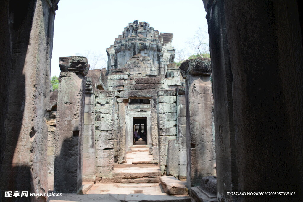 古老神秘的石质寺庙遗迹