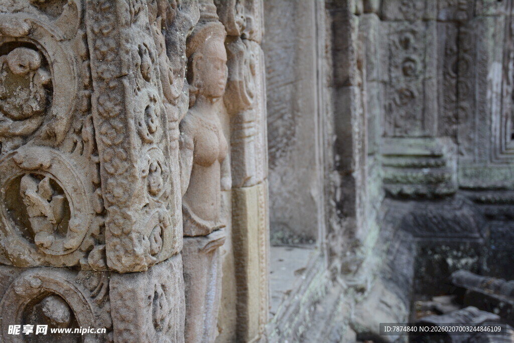 古老石墙雕刻细节