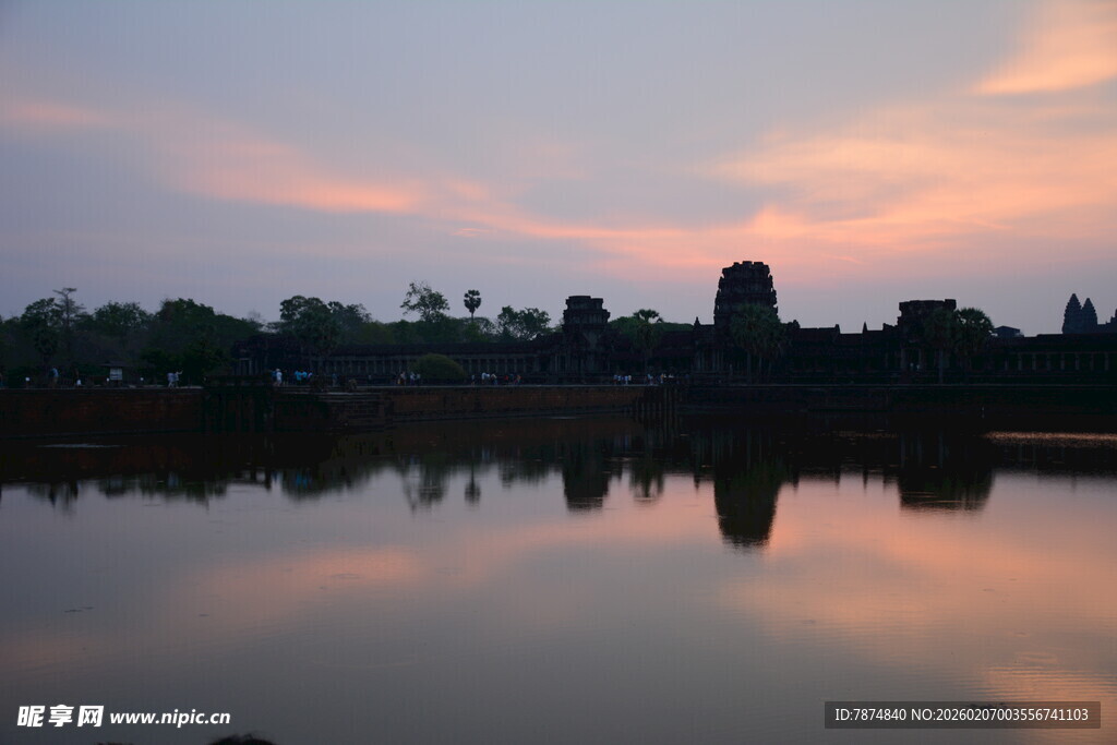 吴哥窟湖畔的绝美黄昏
