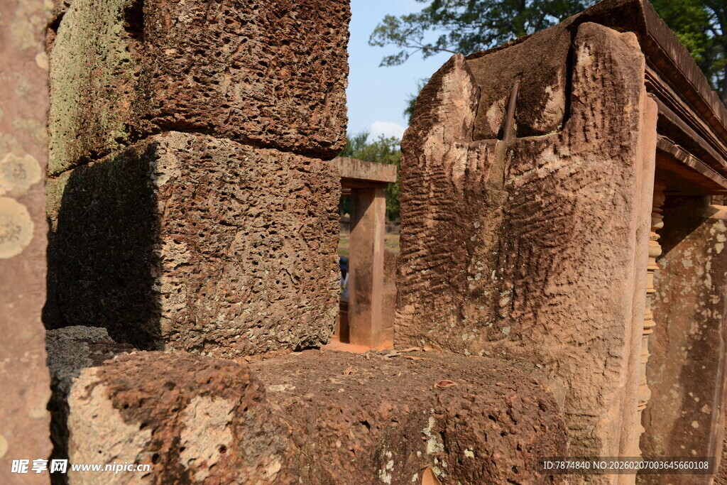 古老石砌建筑局部特写