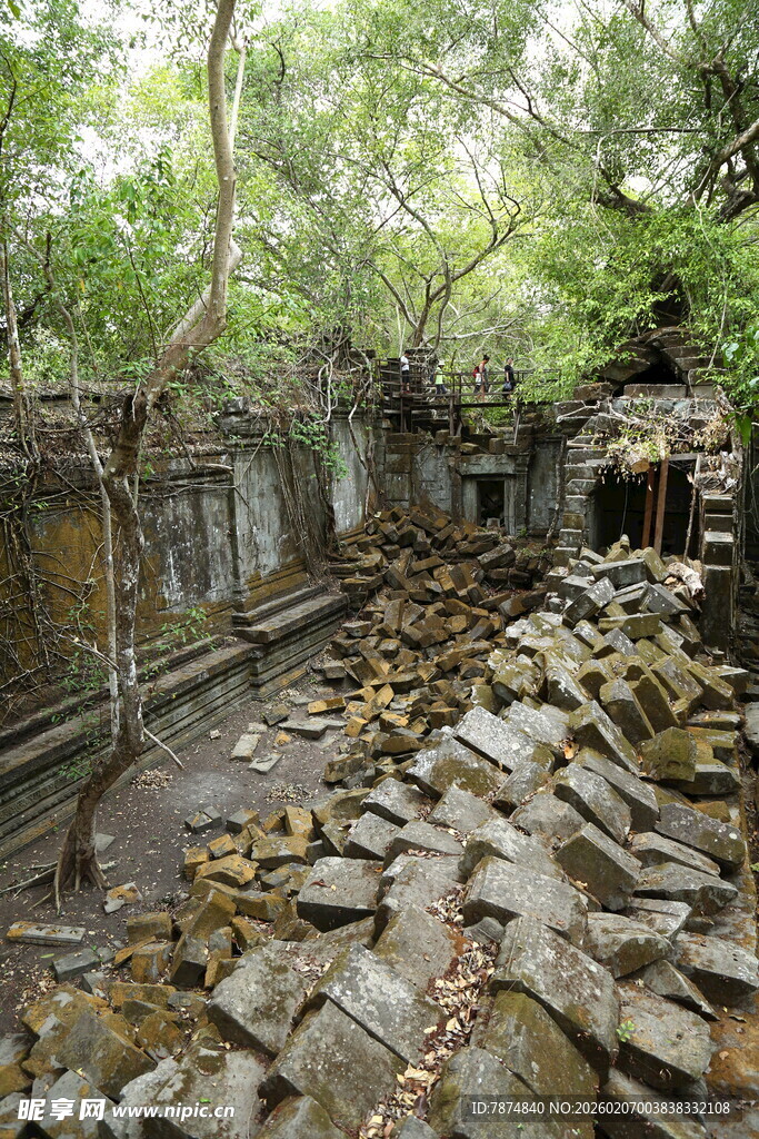 古老废墟尽显岁月沧桑