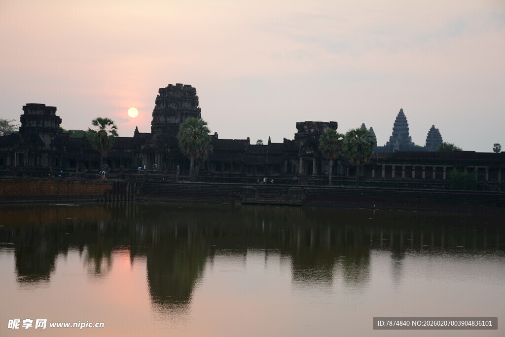 吴哥窟日出倒影美景
