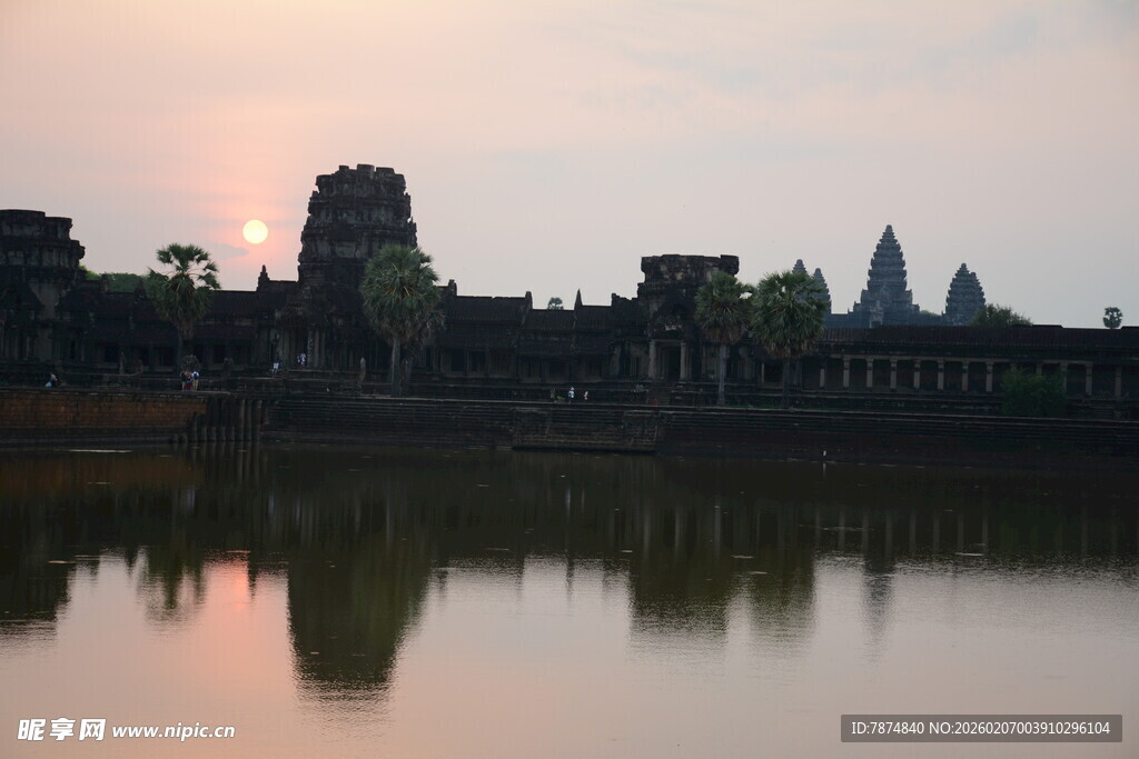 吴哥窟日出倒影美景