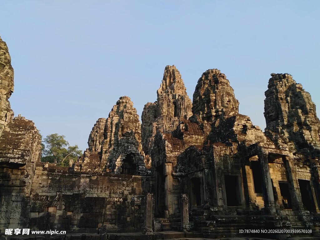 吴哥窟古老神秘的石塔景观