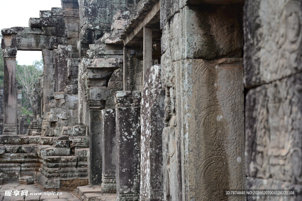 古老神秘的柬埔寨石质建筑