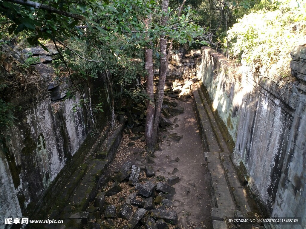 古老神秘的地下石道遗迹