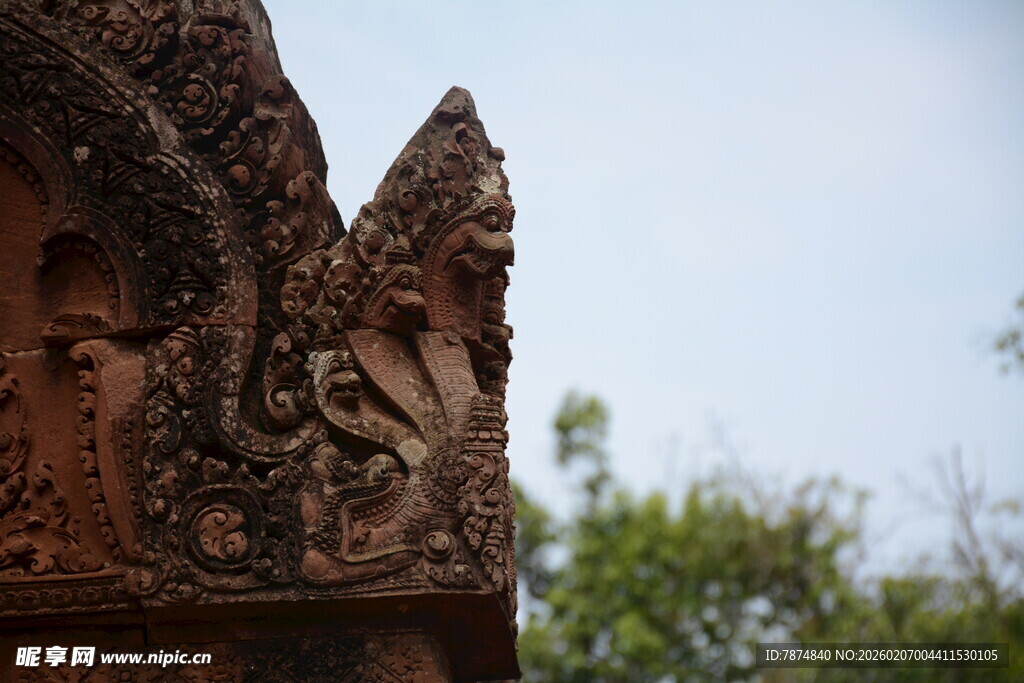 古老雕刻建筑一角