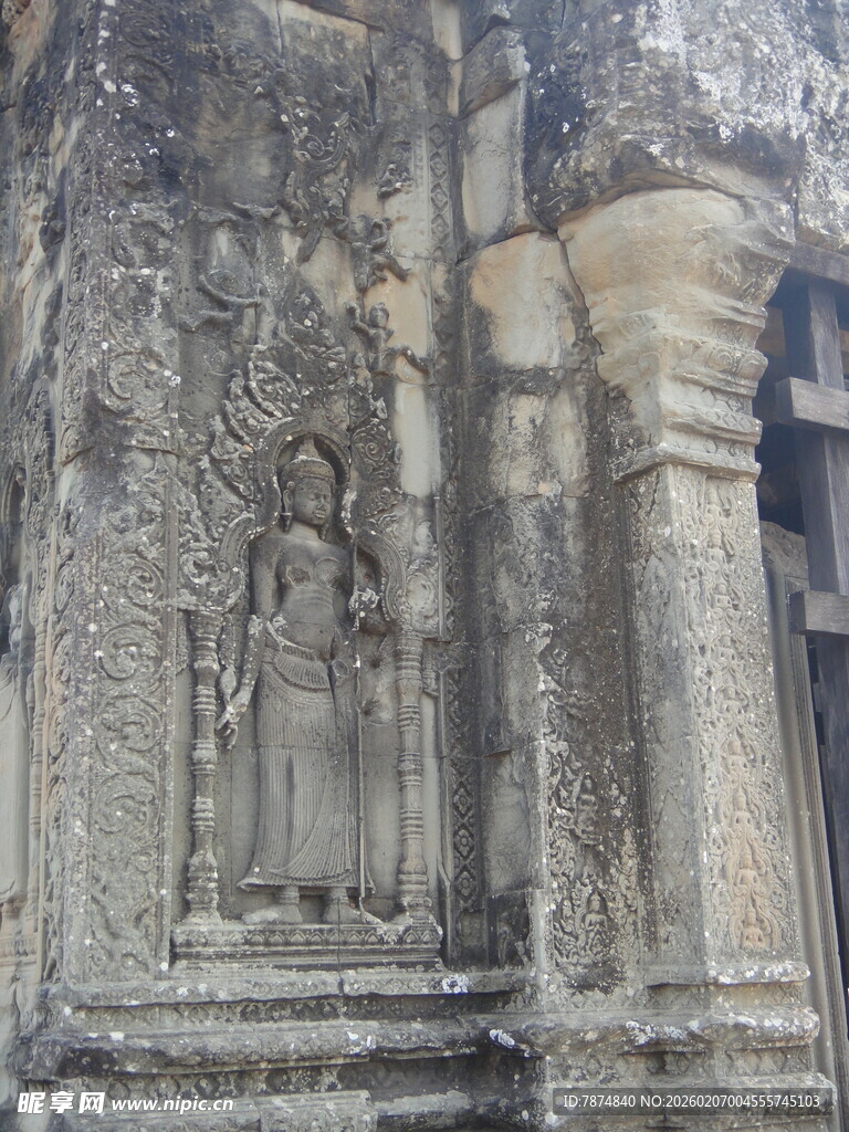 柬埔寨古老石墙雕刻细节