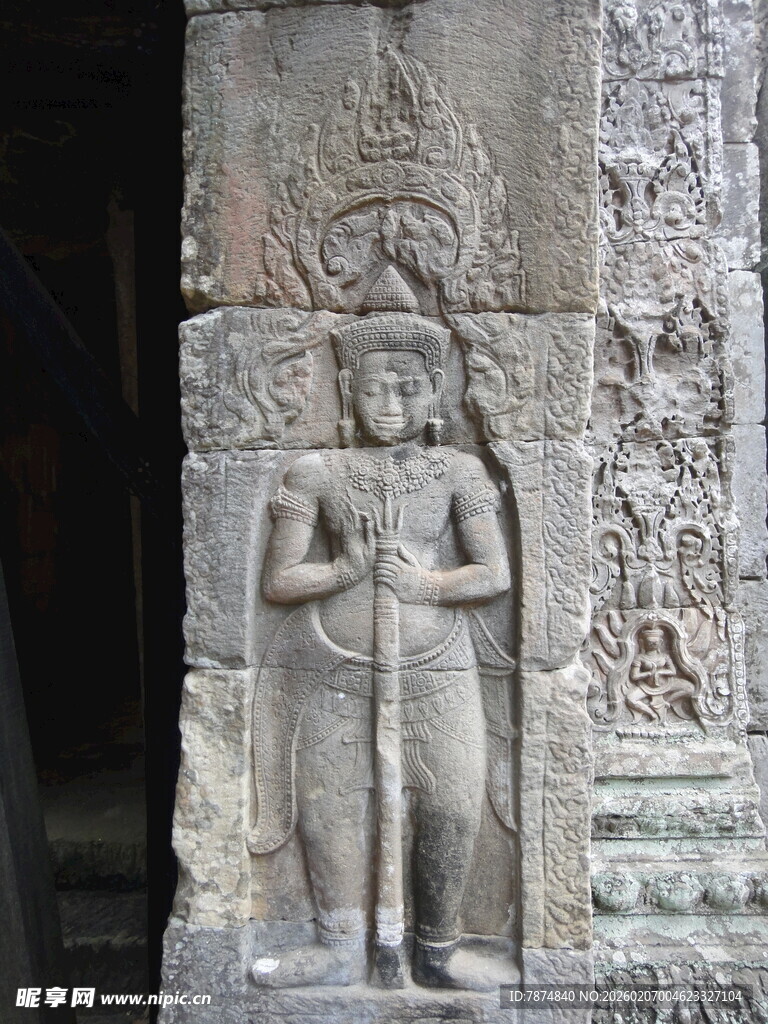 柬埔寨古老石雕人像