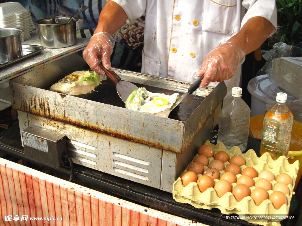 街头烹饪美味小吃