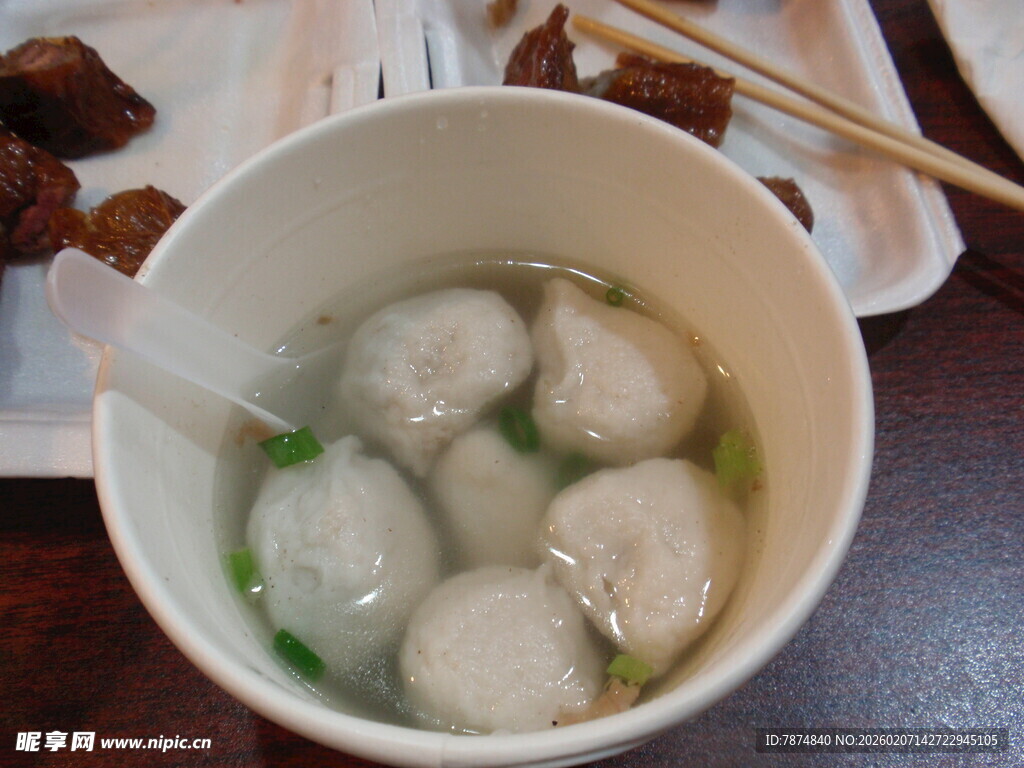一碗美味的鲜肉鱼丸汤