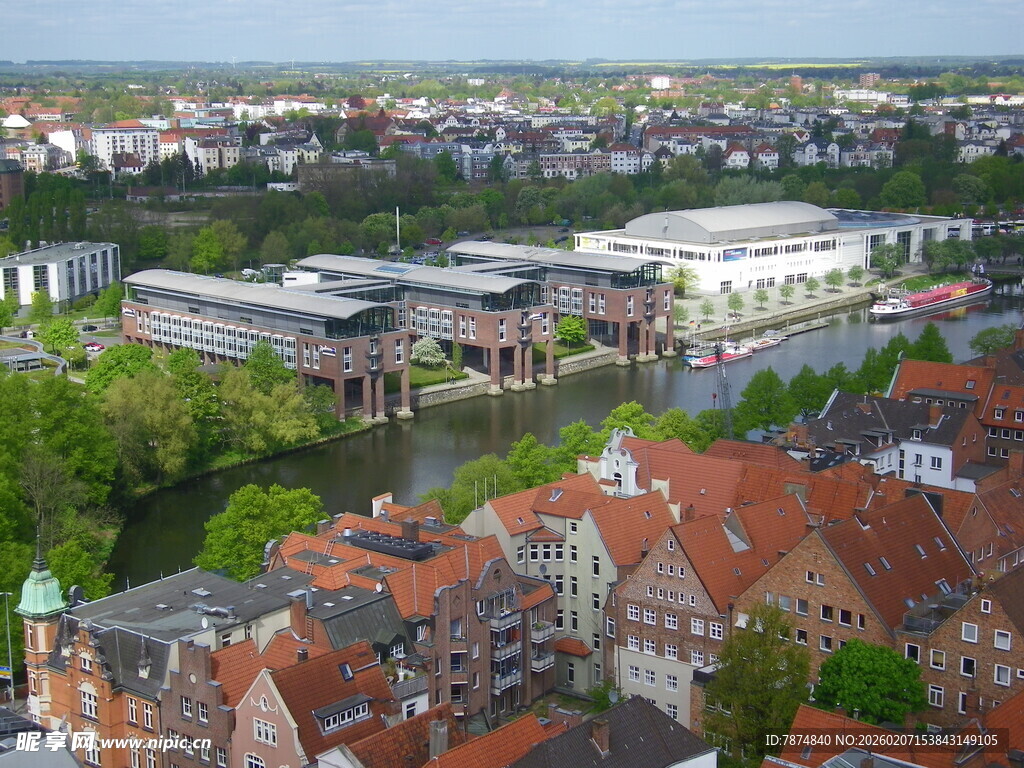 俯瞰欧洲小镇美丽景致