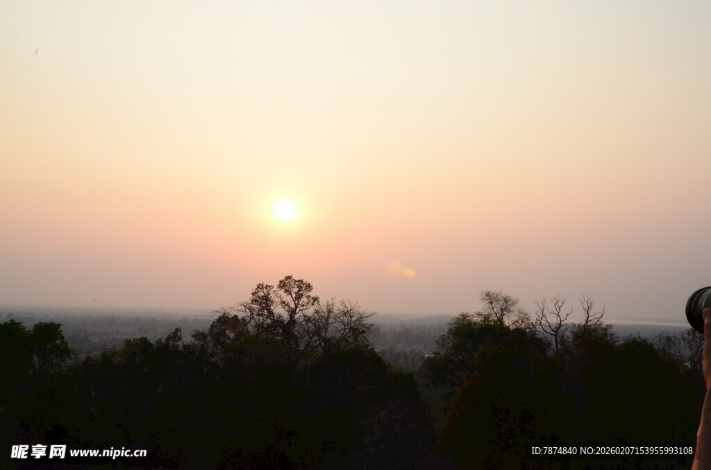 日落时分的自然美景