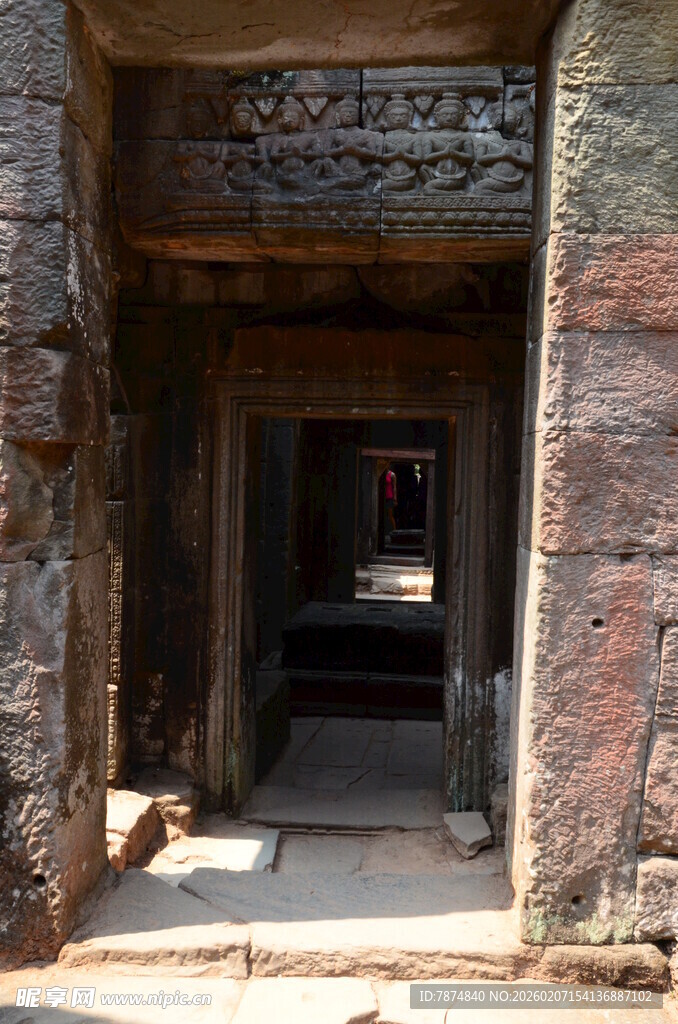古老神秘的寺庙门洞