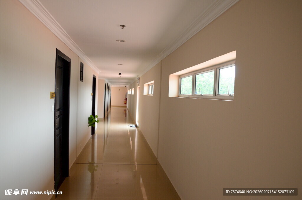 简约风格的室内走廊空间