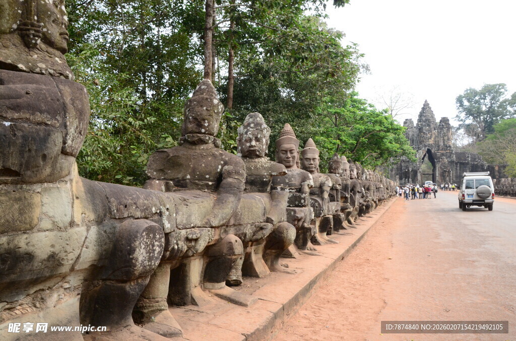 吴哥窟石像排列的道路
